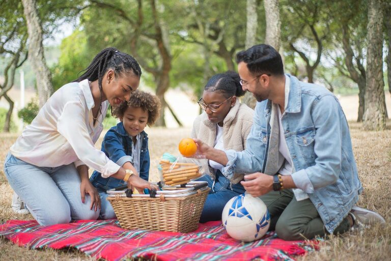 How to Plan a Simple Picnic at a Local Park
